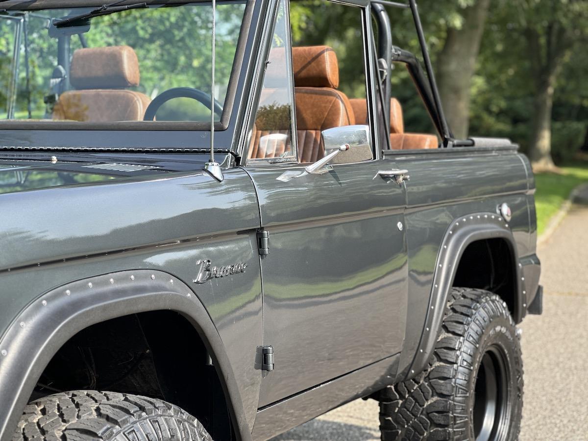 Ford-Bronco-Cabriolet-1969-Grau-Cognac-37813-25