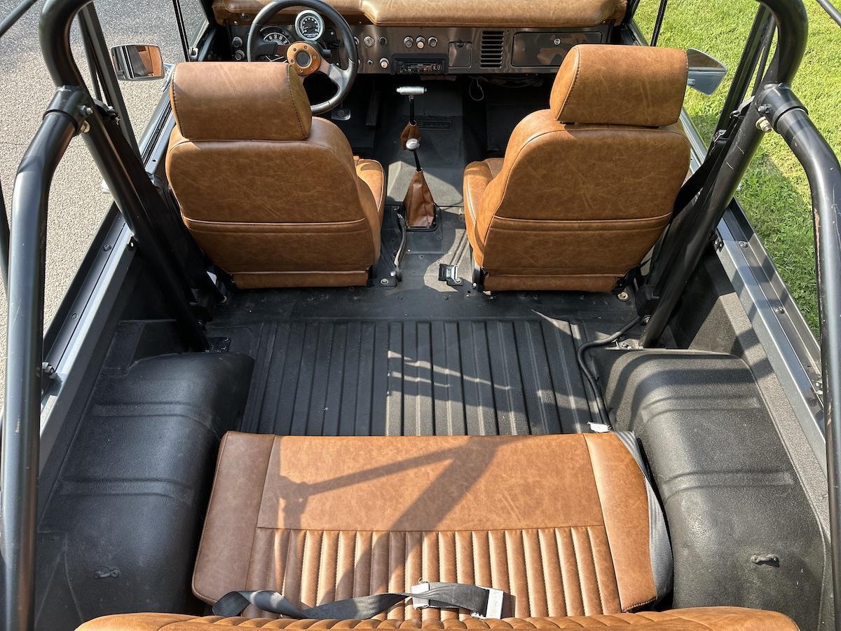 Ford-Bronco-Cabriolet-1969-Grau-Cognac-37813-30