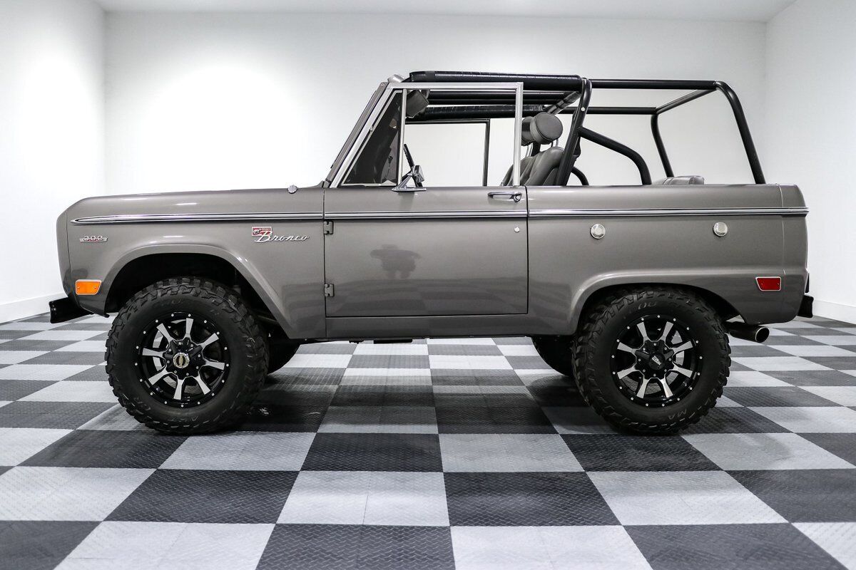 Ford-Bronco-SUV-1969-Gray-Gray-131258-5