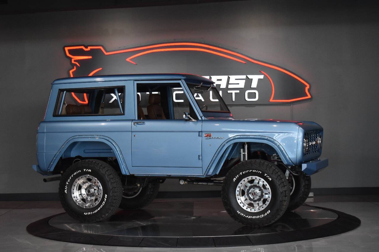 Ford-Bronco-SUV-1970-Blue-Brown-2100-1