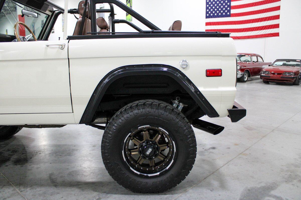 Ford-Bronco-SUV-1970-White-Brown-63213-3