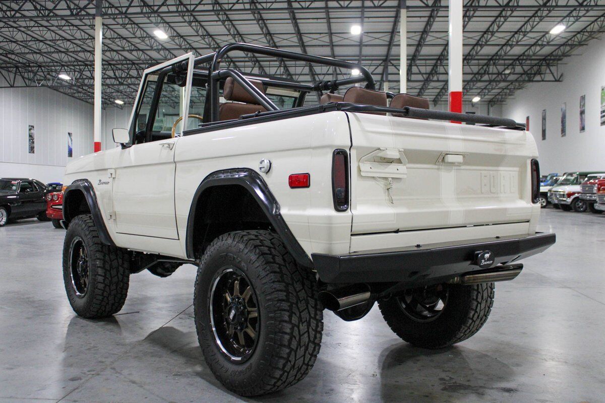 Ford-Bronco-SUV-1970-White-Brown-63213-4