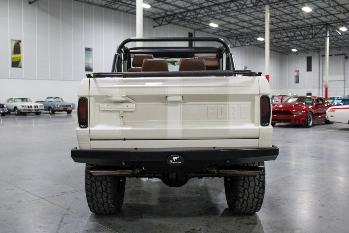 Ford-Bronco-SUV-1970-White-Brown-63213-5