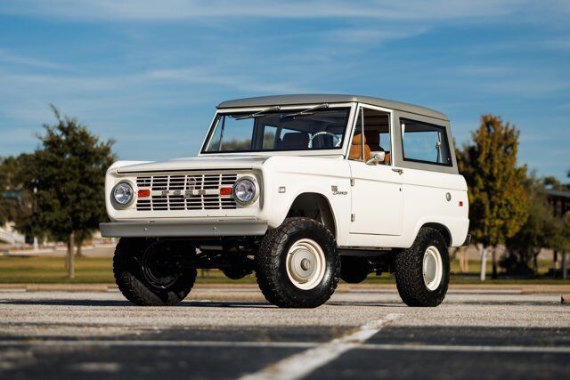 Ford-Bronco-SUV-1970-White-Saddle-1788-1