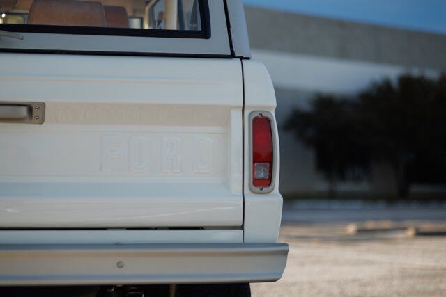 Ford-Bronco-SUV-1970-White-Saddle-1788-21