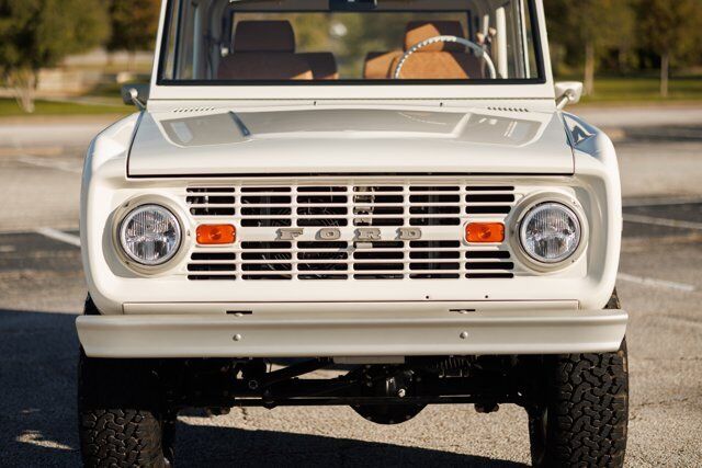 Ford-Bronco-SUV-1970-White-Saddle-1788-23