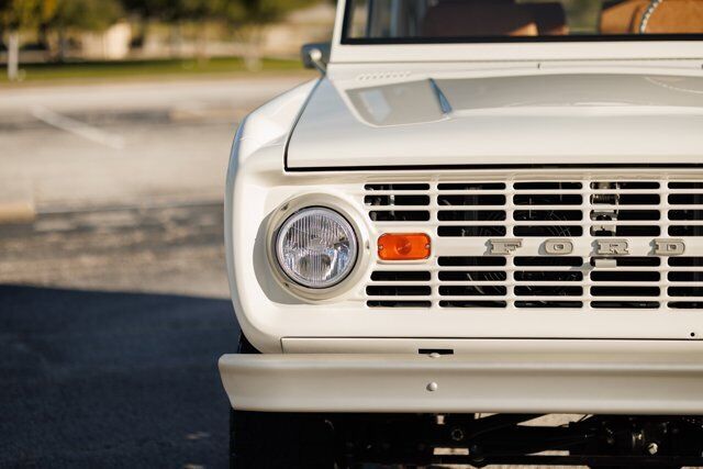 Ford-Bronco-SUV-1970-White-Saddle-1788-25