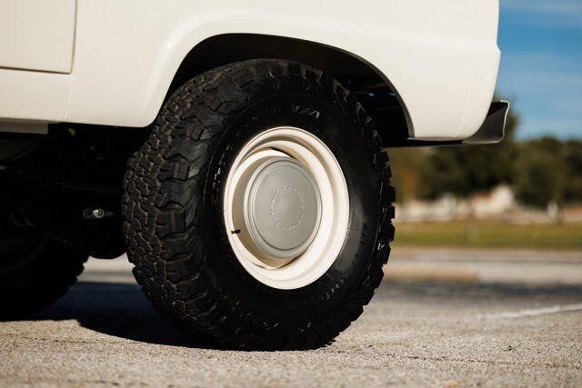 Ford-Bronco-SUV-1970-White-Saddle-1788-31