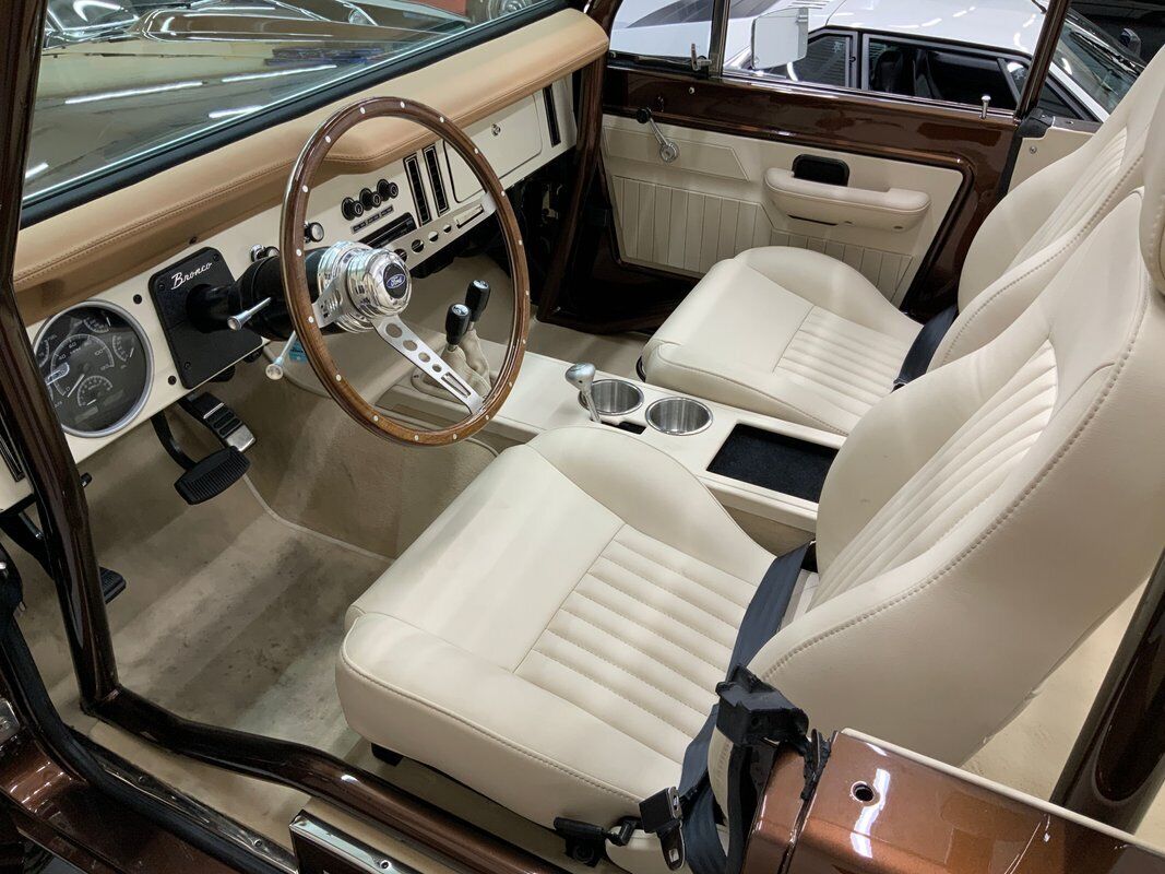 Ford-Bronco-SUV-1973-Brown-Cream-0-1