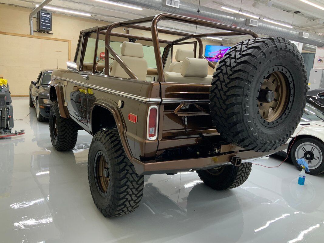 Ford-Bronco-SUV-1973-Brown-Cream-0-2