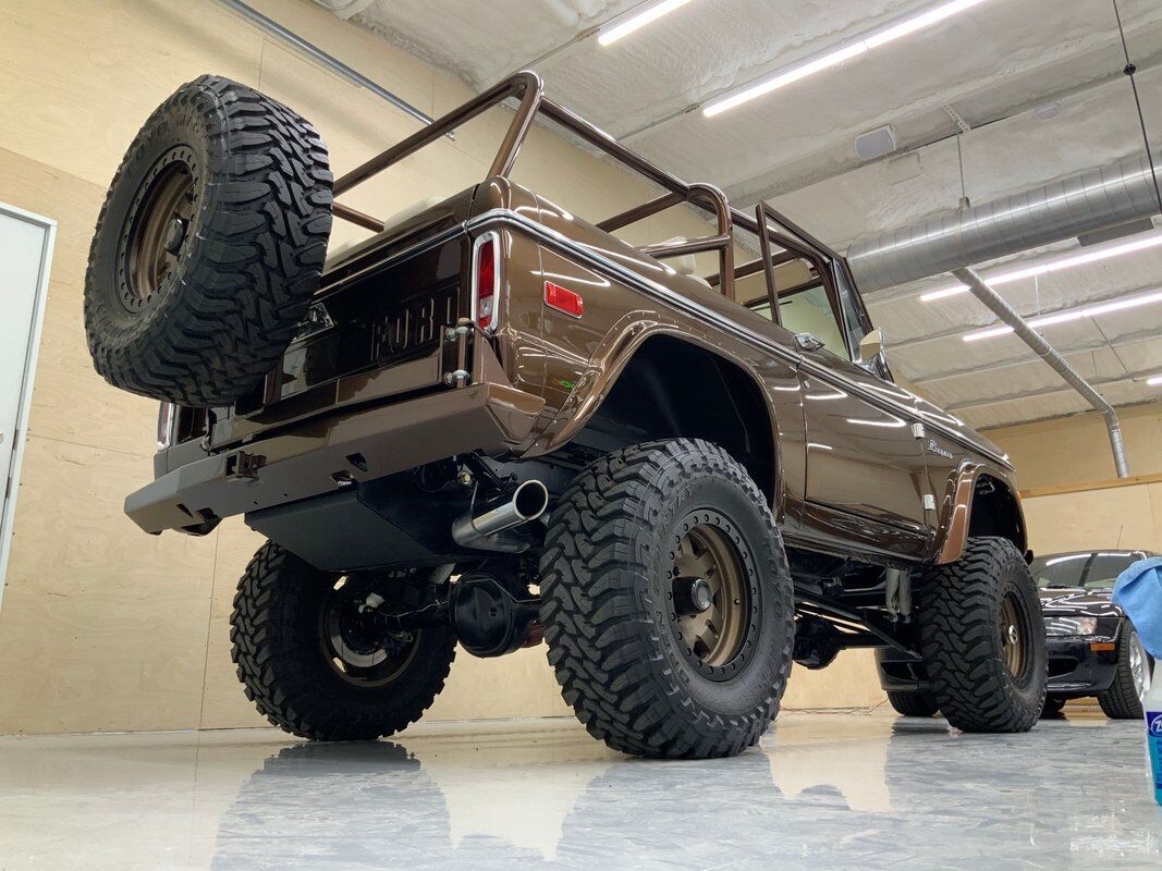 Ford-Bronco-SUV-1973-Brown-Cream-0-5