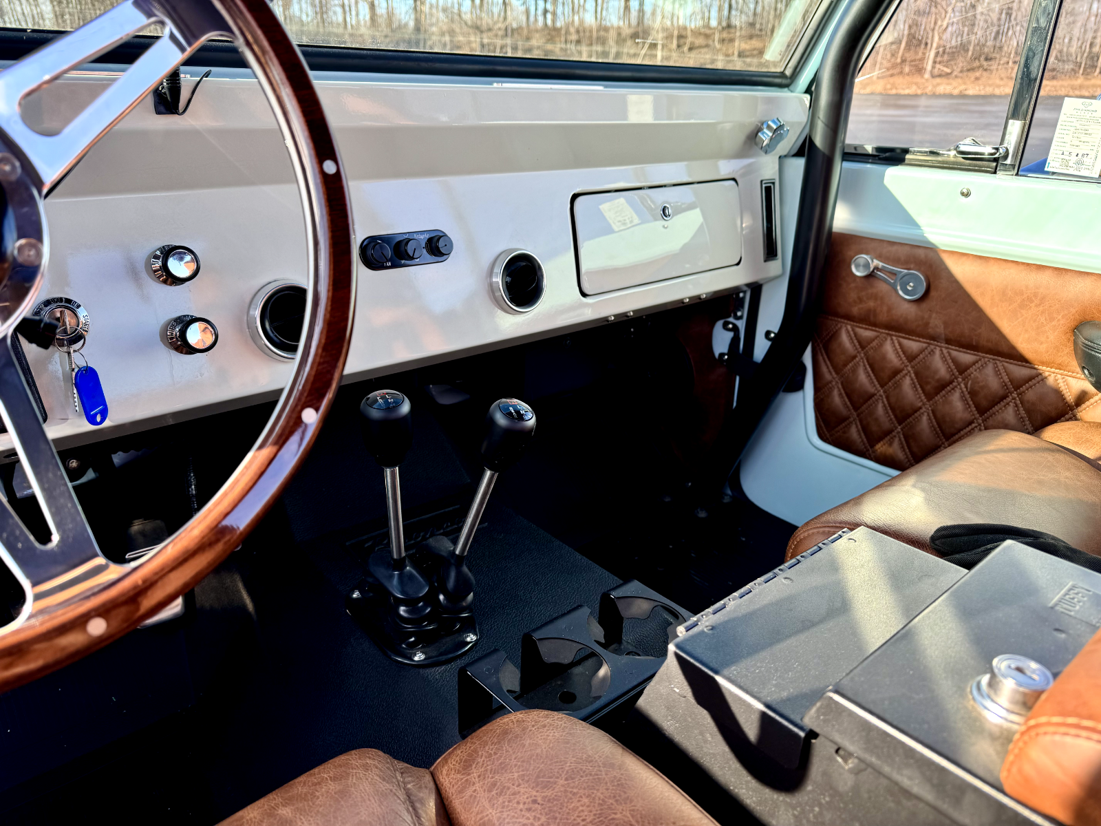 Ford-Bronco-SUV-1973-Dimond-Blue-Brown-805-24