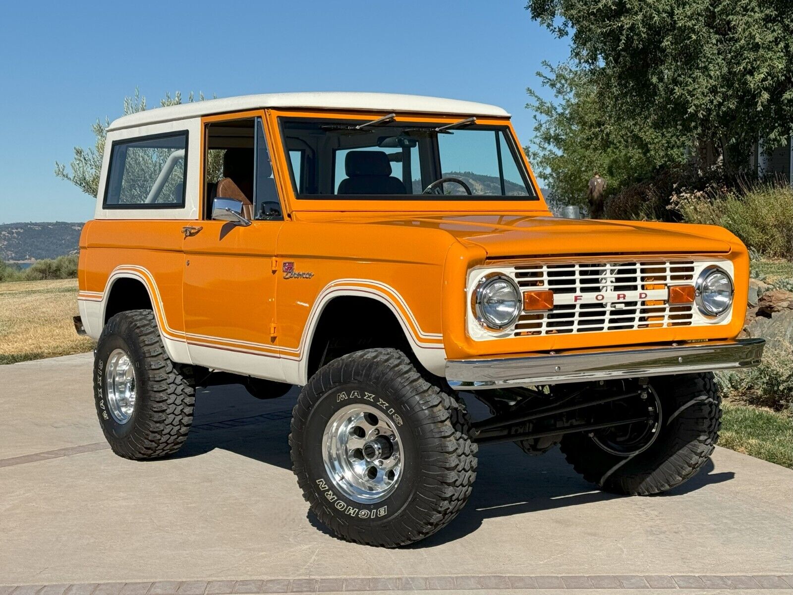 Ford-Bronco-SUV-1973-Orange-Tan-2-1