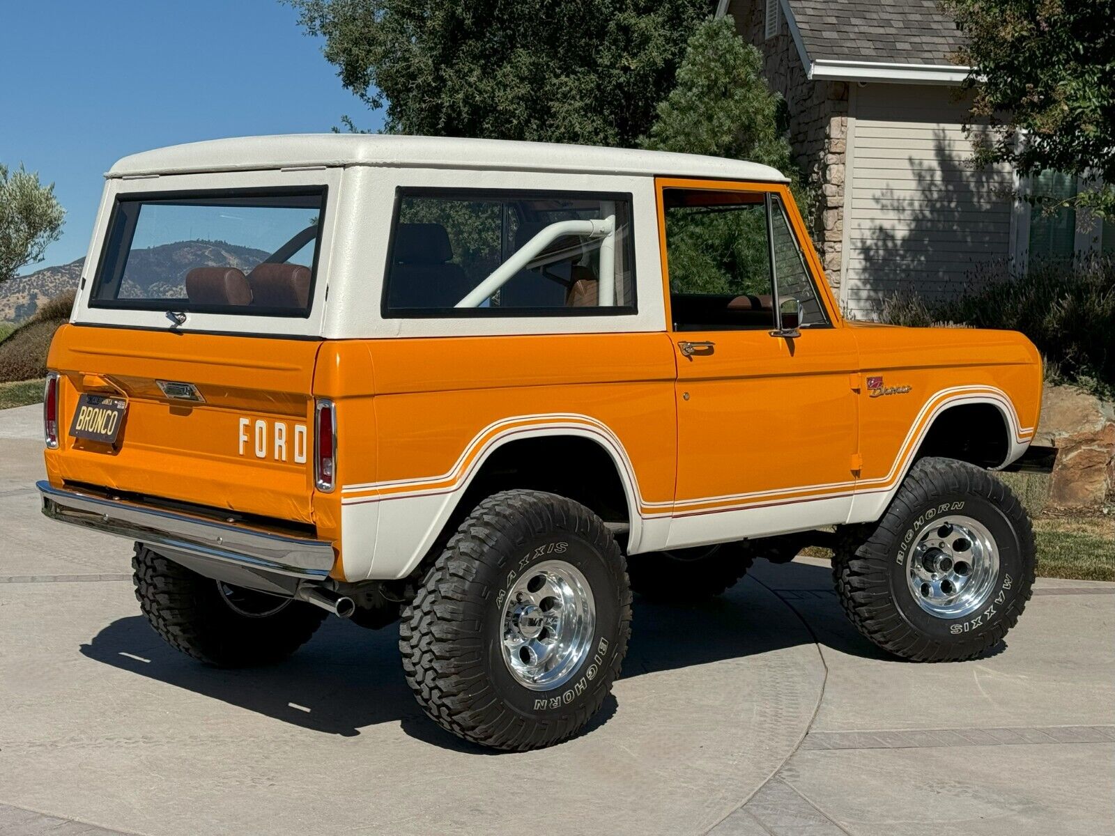 Ford-Bronco-SUV-1973-Orange-Tan-2-13