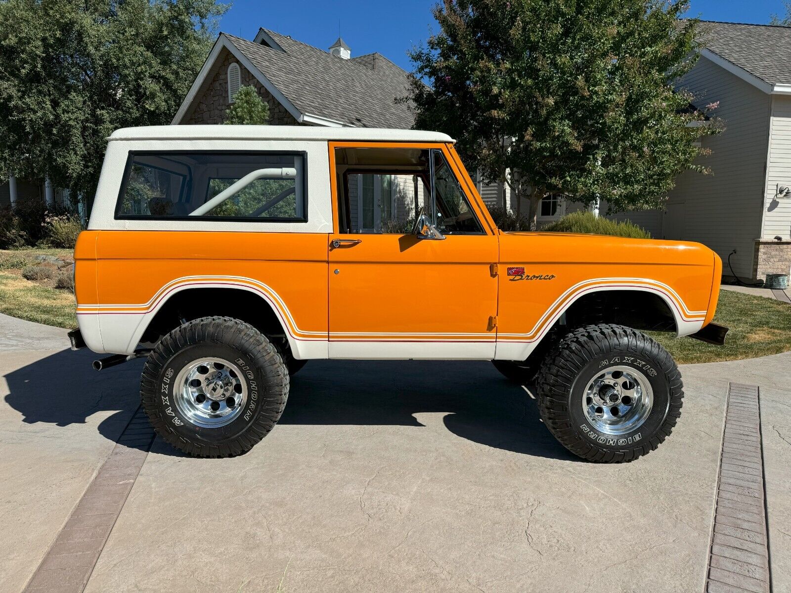 Ford-Bronco-SUV-1973-Orange-Tan-2-14