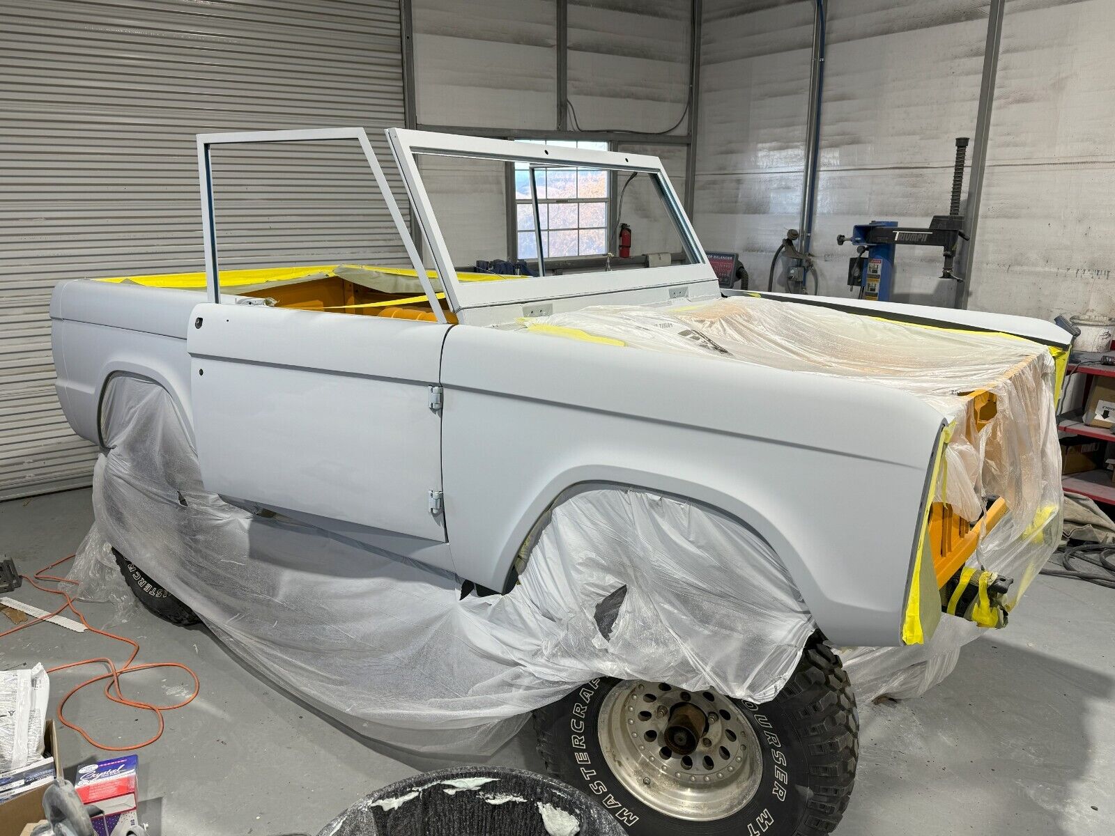 Ford-Bronco-SUV-1973-Orange-Tan-2-33