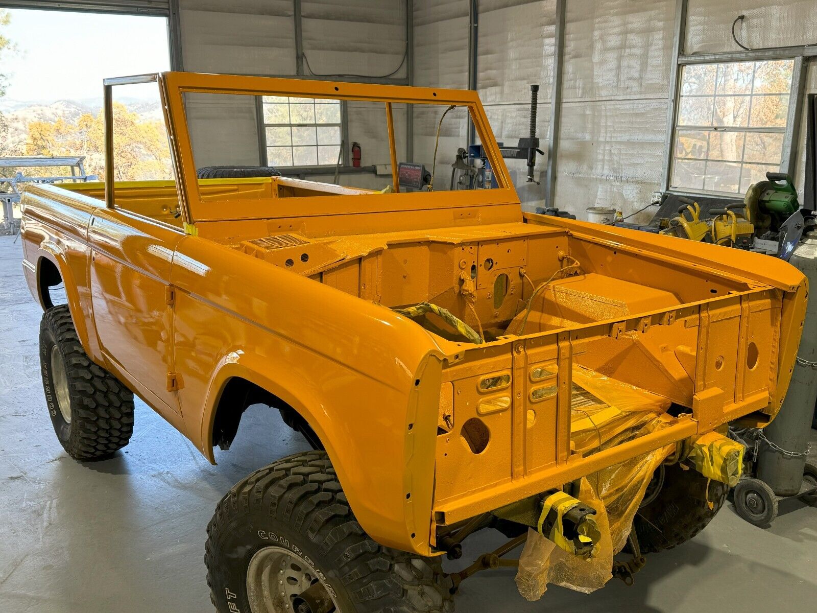 Ford-Bronco-SUV-1973-Orange-Tan-2-35