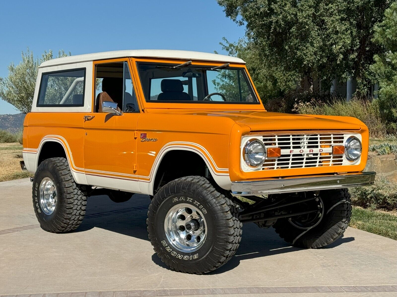 Ford Bronco  year1}