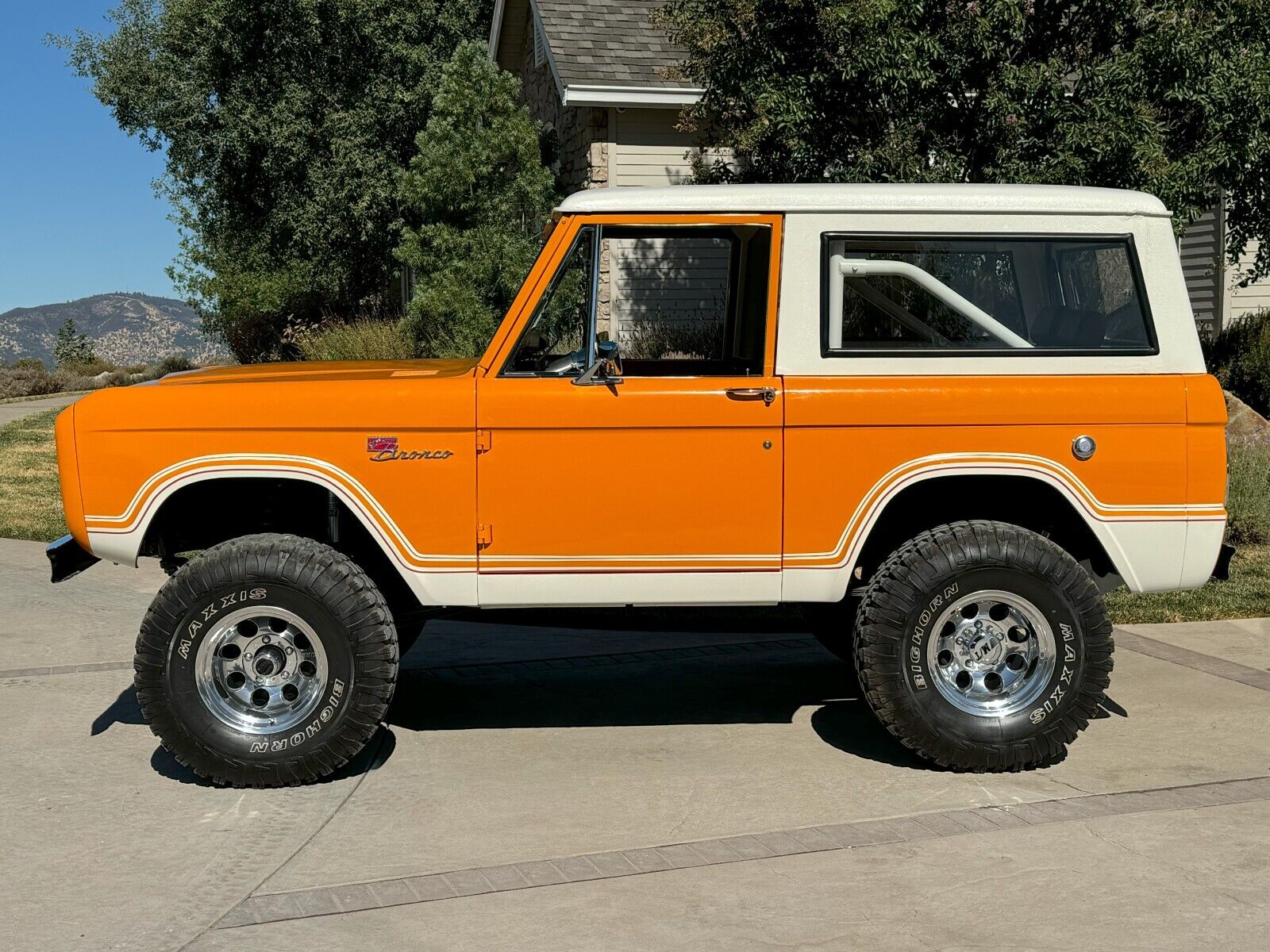 Ford-Bronco-SUV-1973-Orange-Tan-2-9