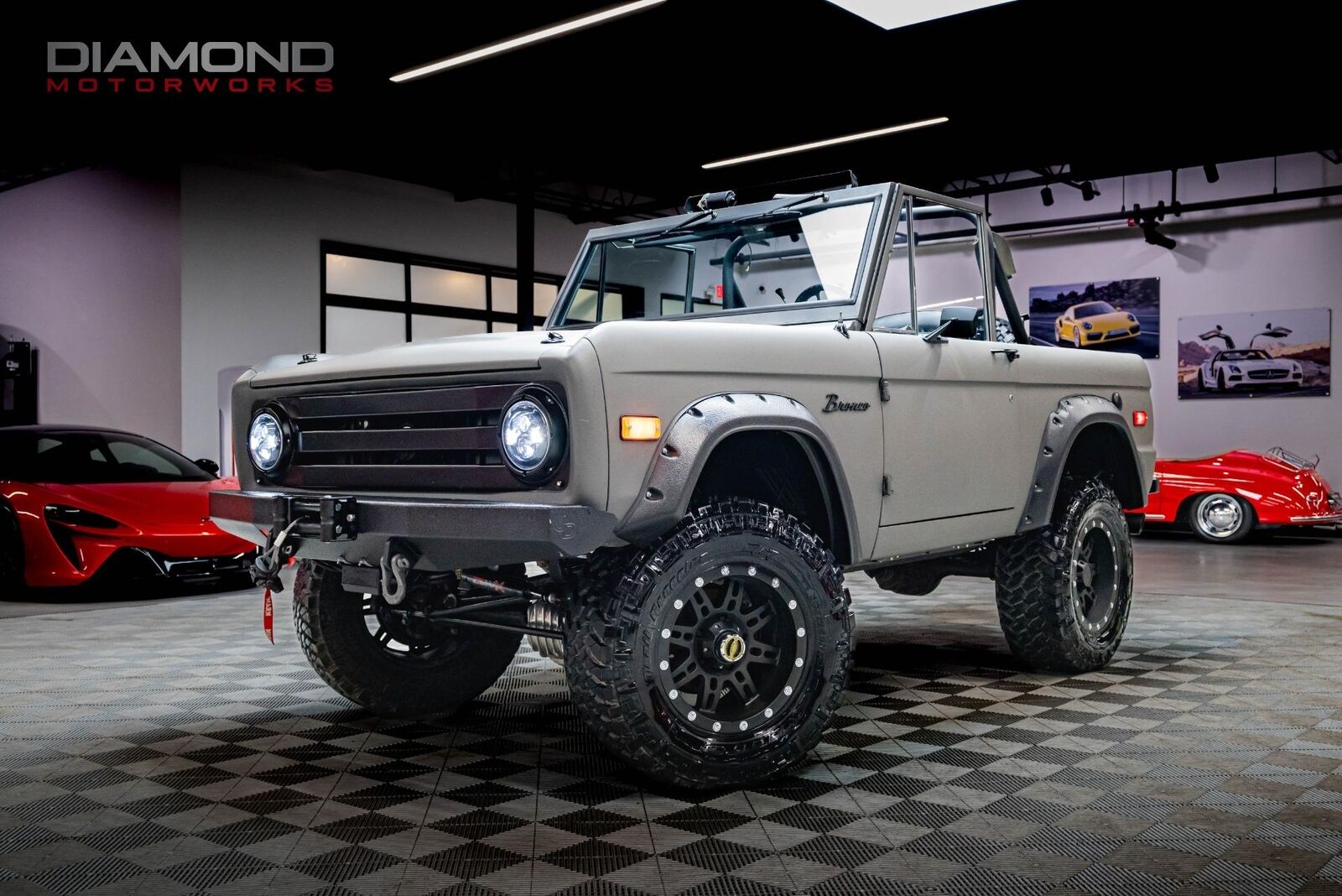 Ford-Bronco-SUV-1975-Gray-Black-1590-2