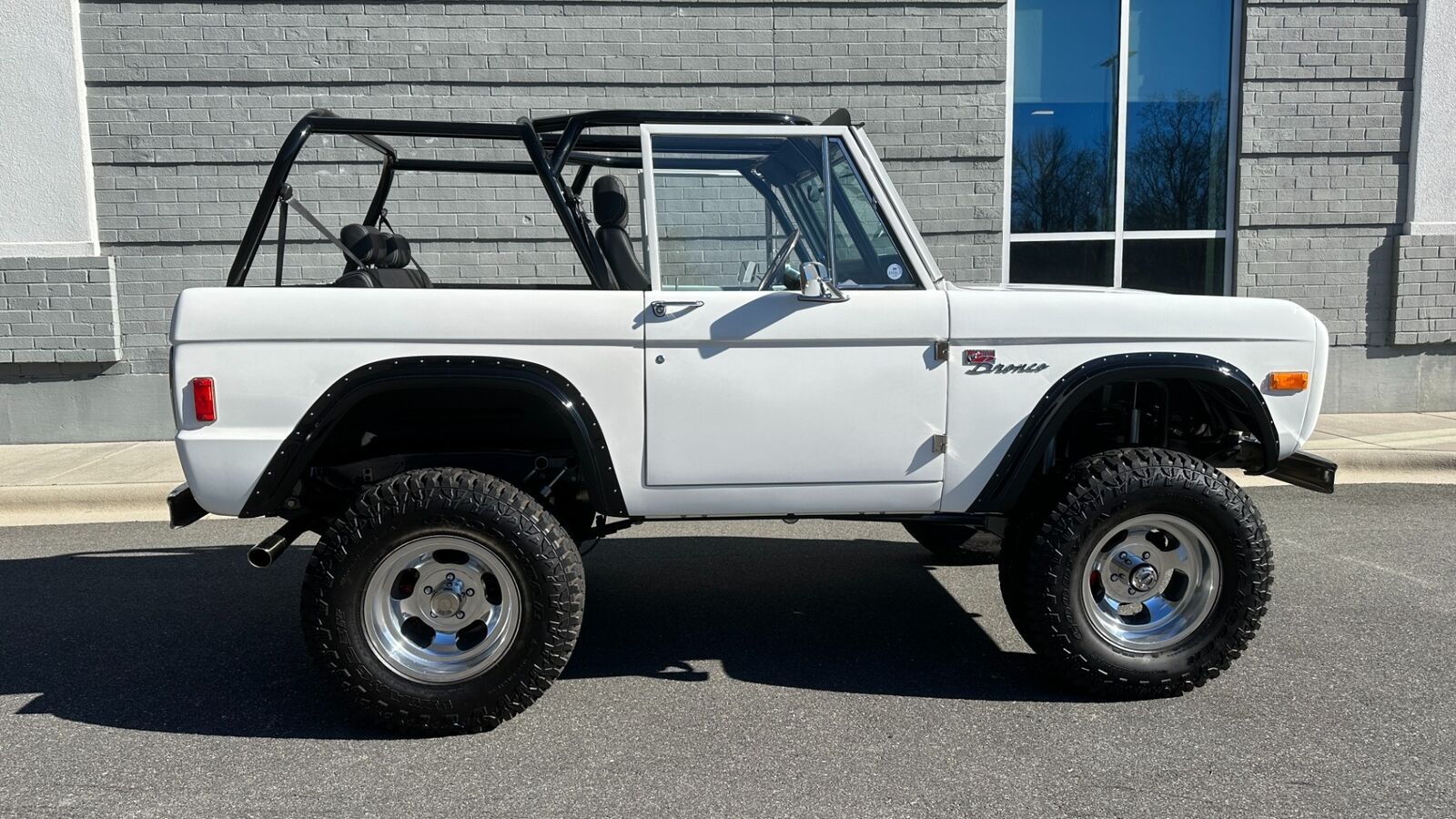 Ford-Bronco-SUV-1977-White-Black-2343-2