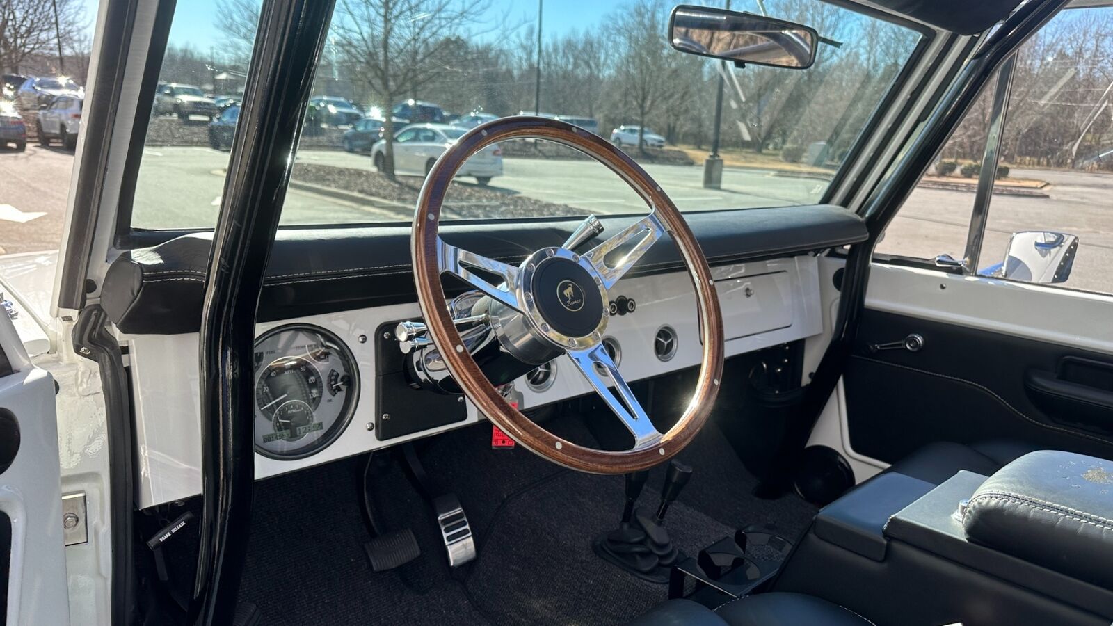 Ford-Bronco-SUV-1977-White-Black-2343-26