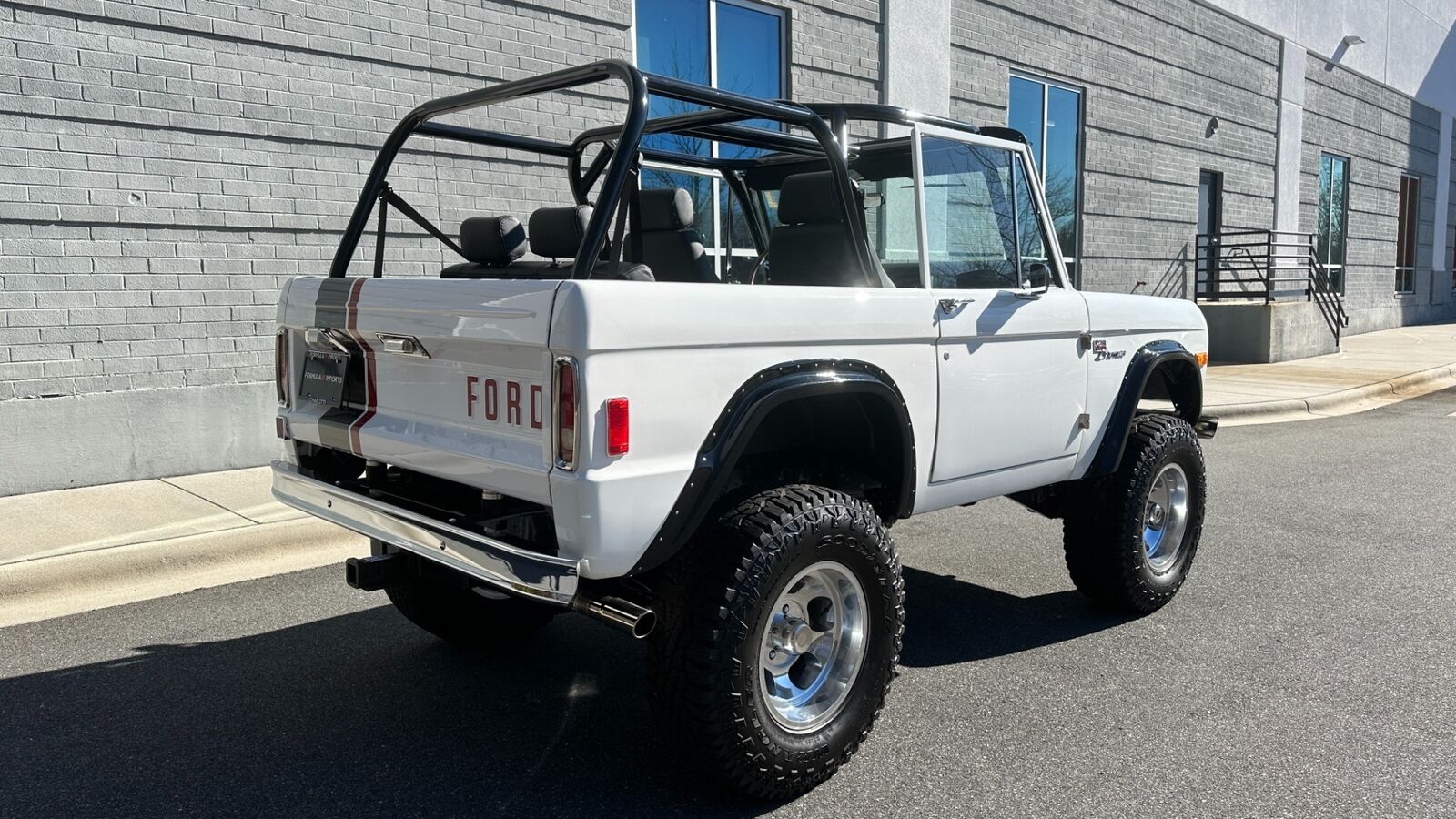 Ford-Bronco-SUV-1977-White-Black-2343-3