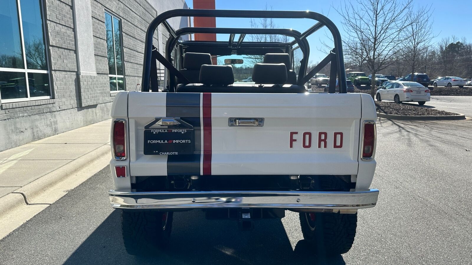 Ford-Bronco-SUV-1977-White-Black-2343-8