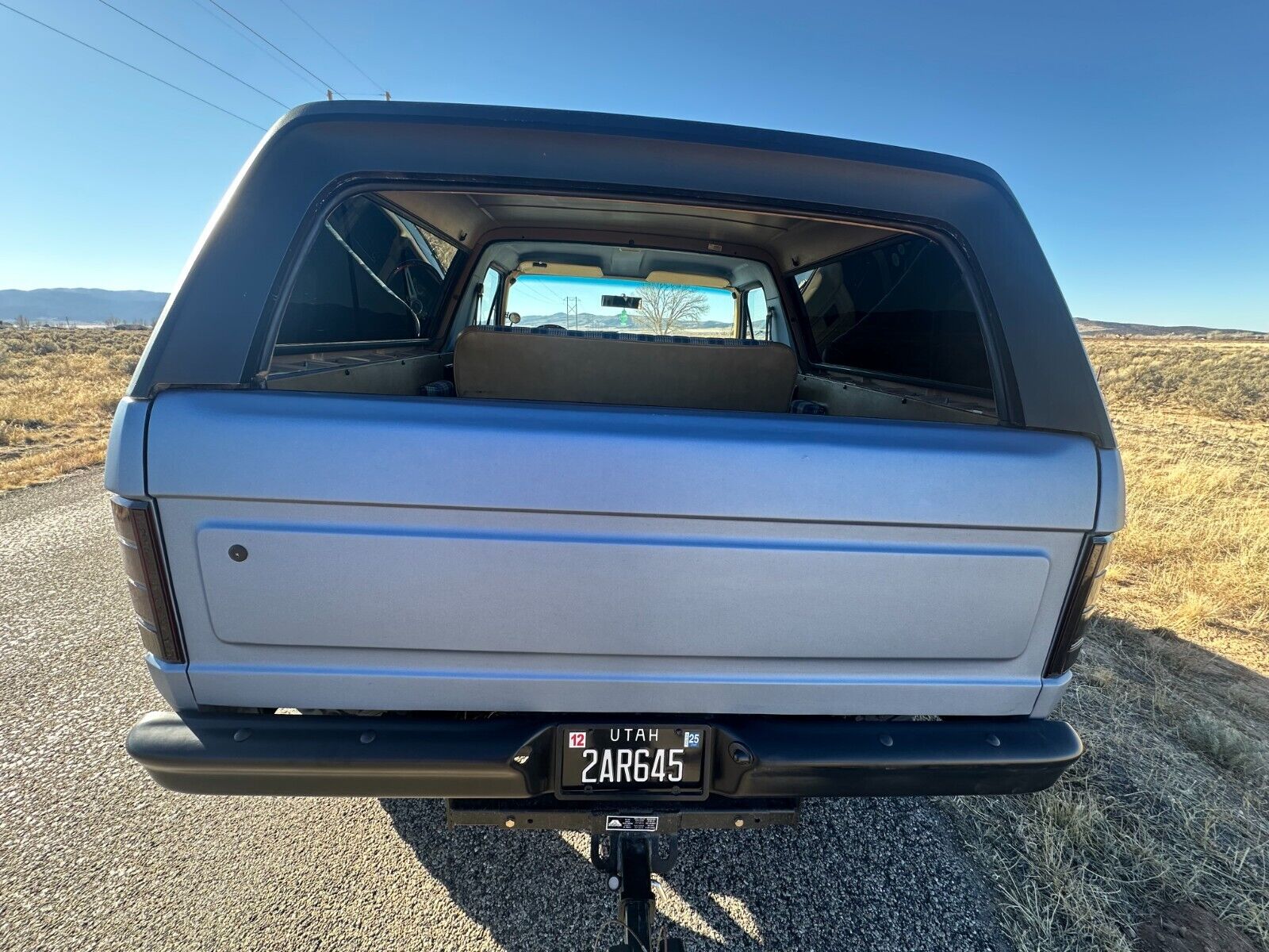 Ford-Bronco-SUV-1984-Blue-Tan-172200-5