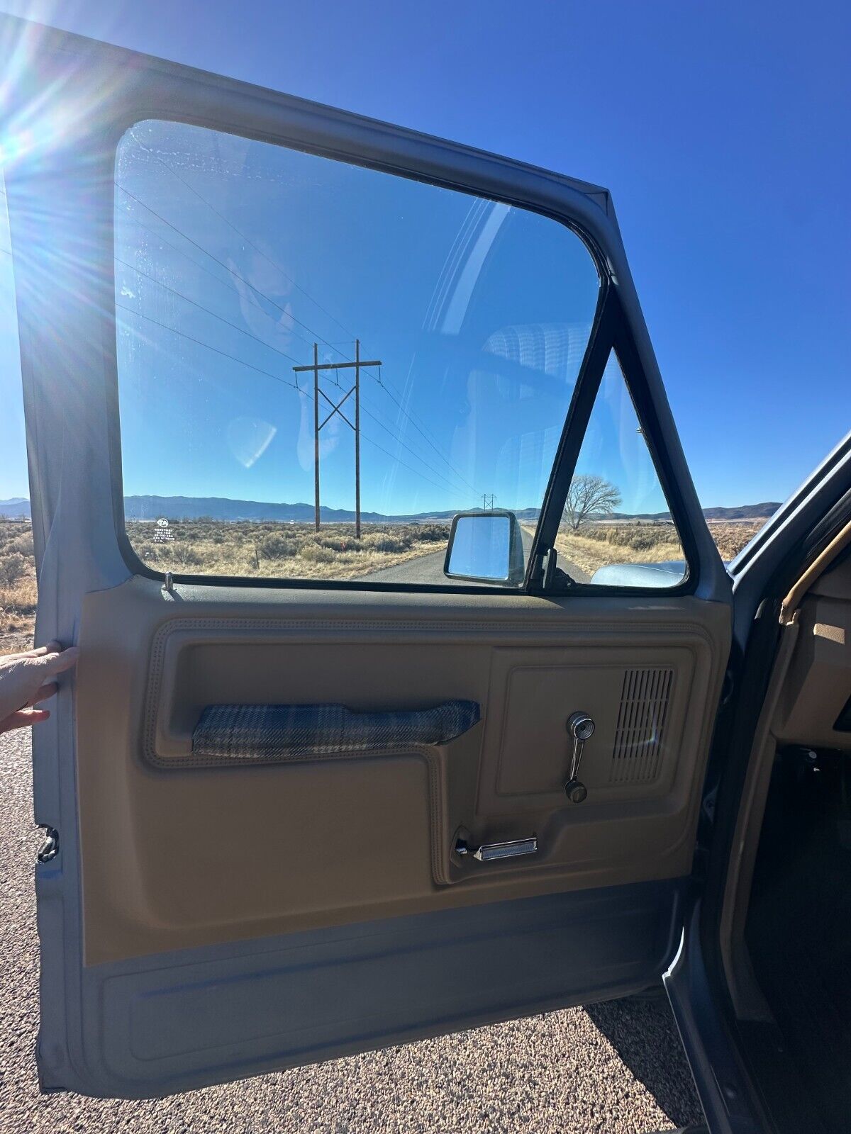 Ford-Bronco-SUV-1984-Blue-Tan-172200-7