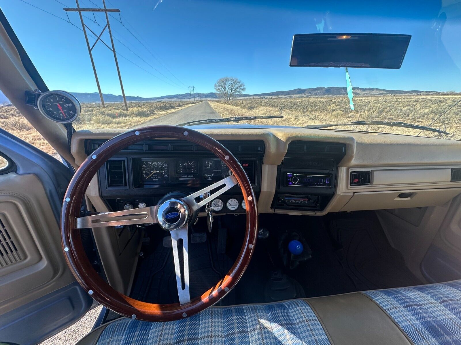 Ford-Bronco-SUV-1984-Blue-Tan-172200-9