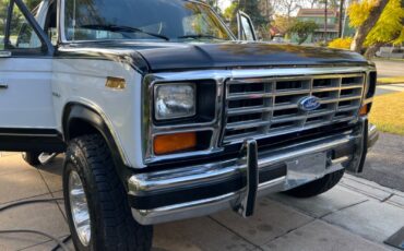 Ford-Bronco-SUV-1984-White-Blue-124322-1