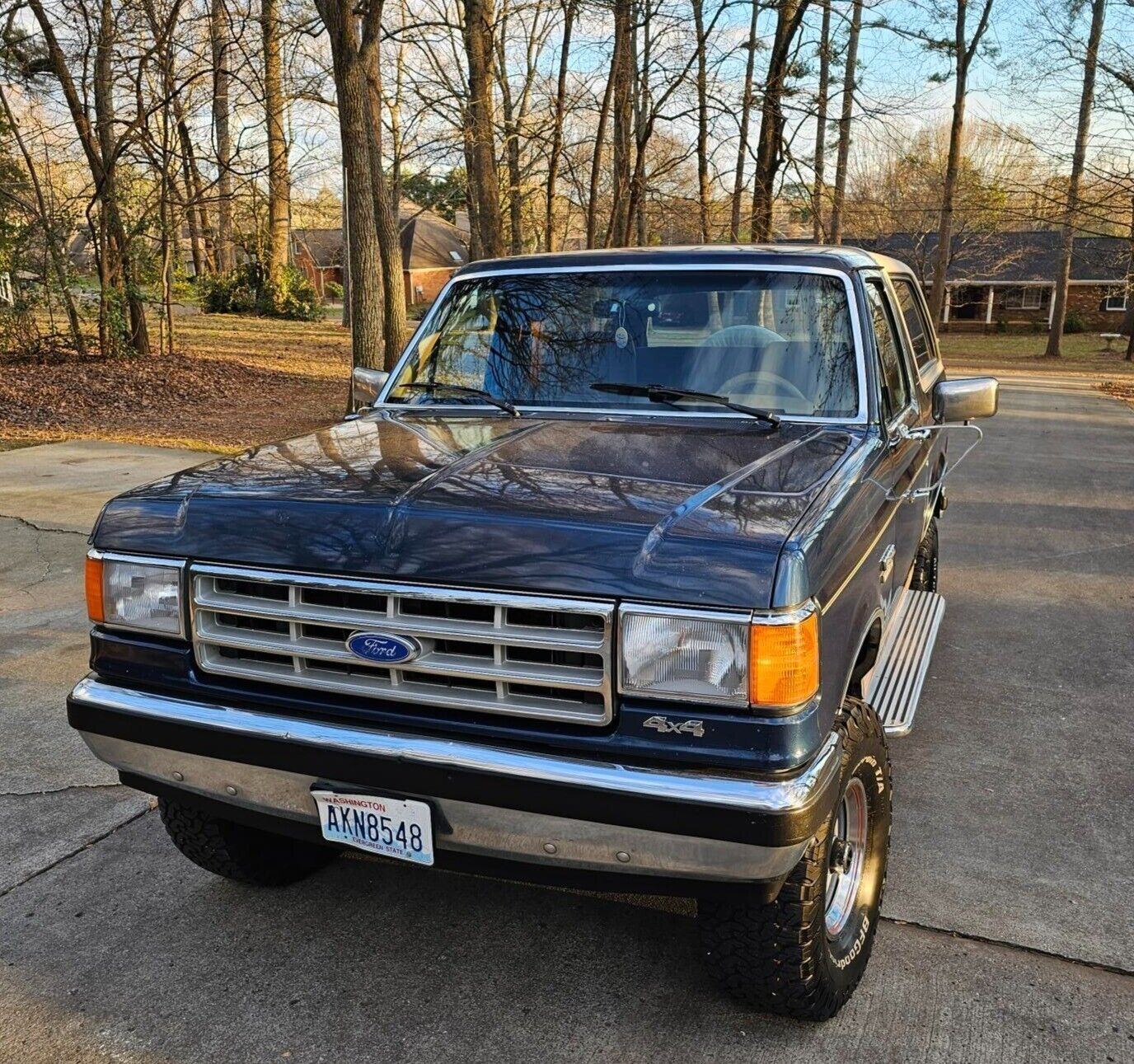 Ford-Bronco-SUV-1988-Blue-Tan-157700-3