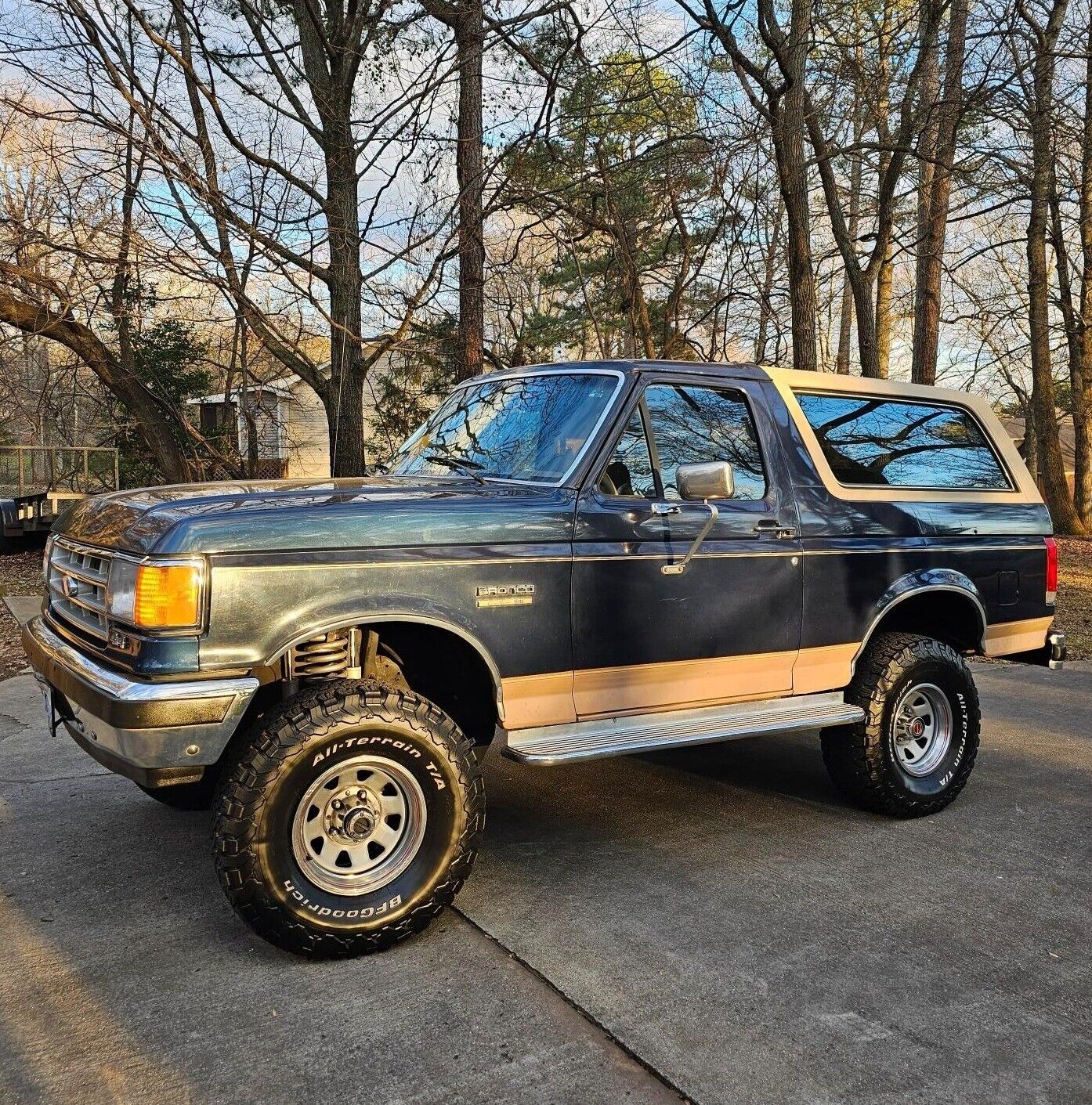 Ford-Bronco-SUV-1988-Blue-Tan-157700-5