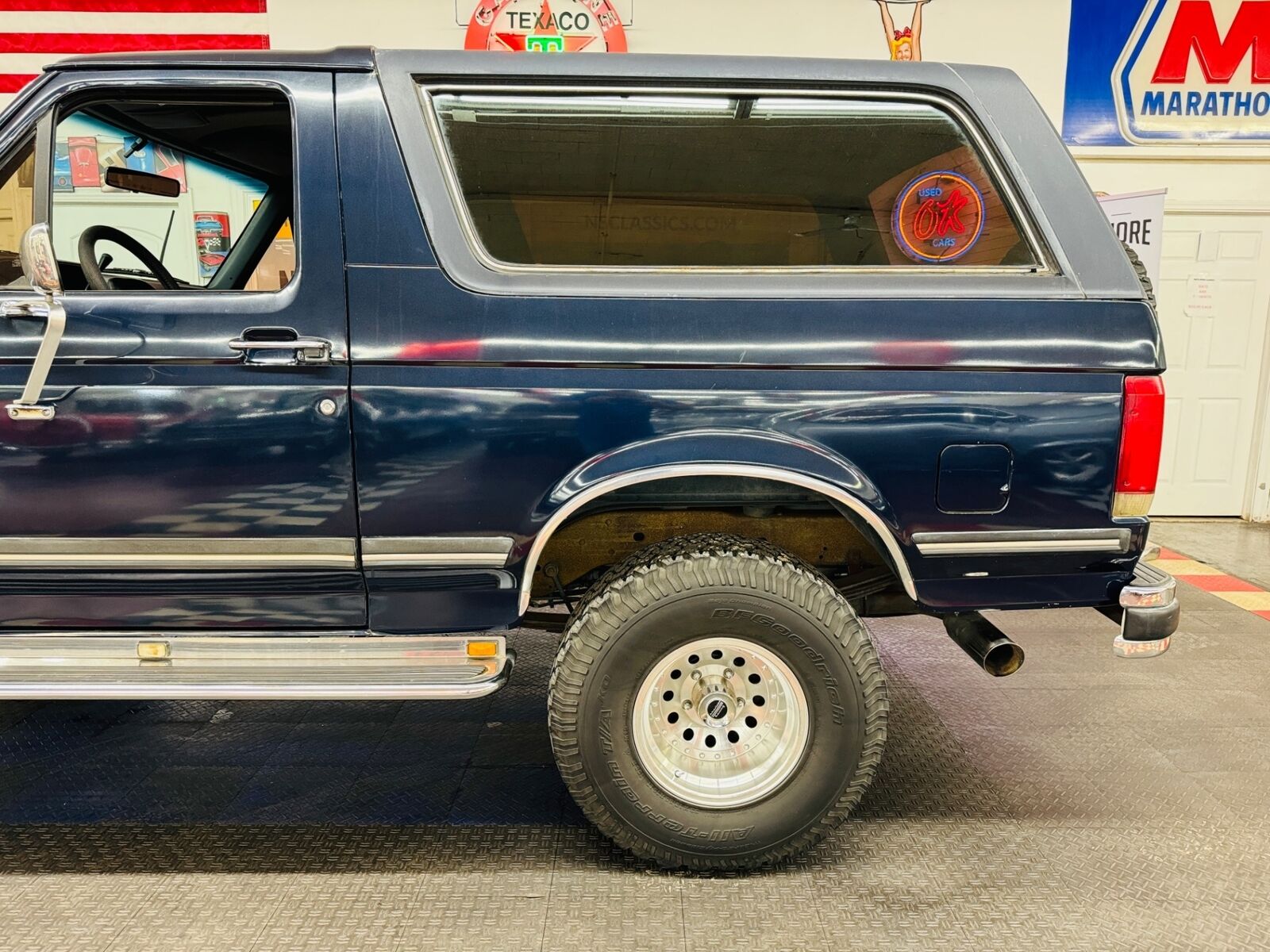 Ford-Bronco-SUV-1990-Blue-Blue-243011-11