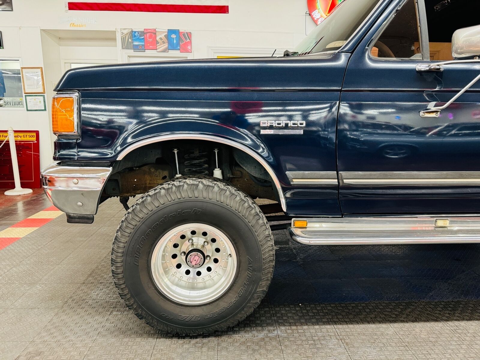 Ford-Bronco-SUV-1990-Blue-Blue-243011-9