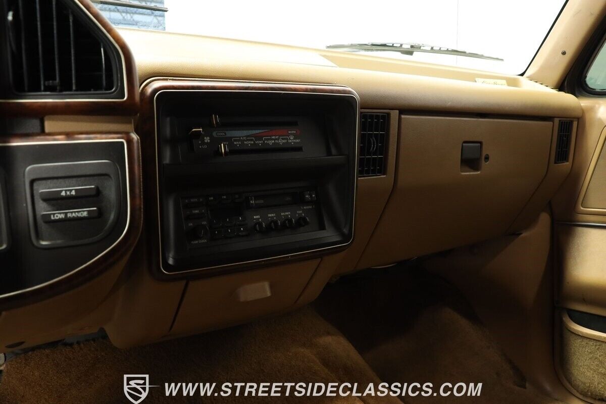 Ford-Bronco-SUV-1991-Brown-Tan-120496-39