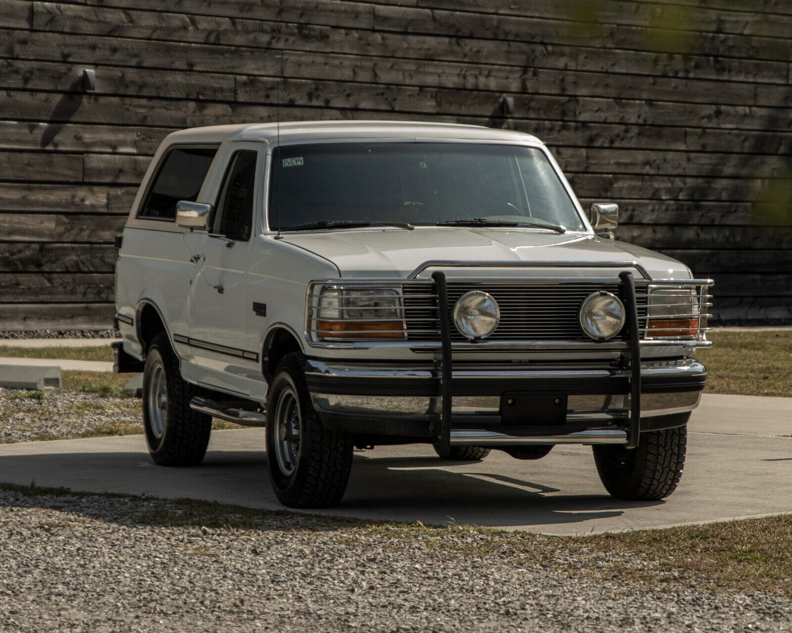 Ford-Bronco-SUV-1992-White-Tan-144036-1