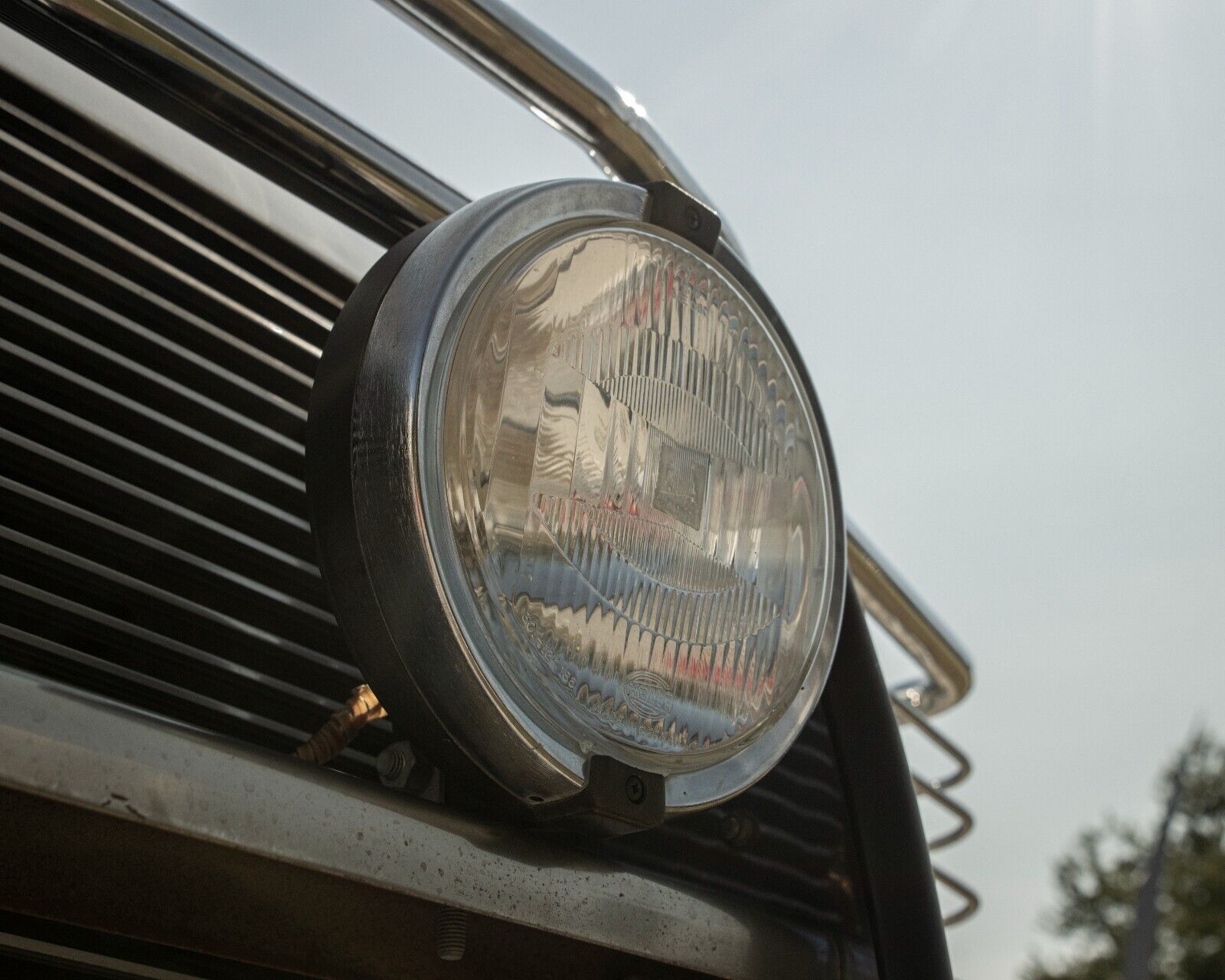 Ford-Bronco-SUV-1992-White-Tan-144036-10