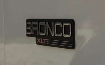 Ford-Bronco-SUV-1992-White-Tan-144036-11