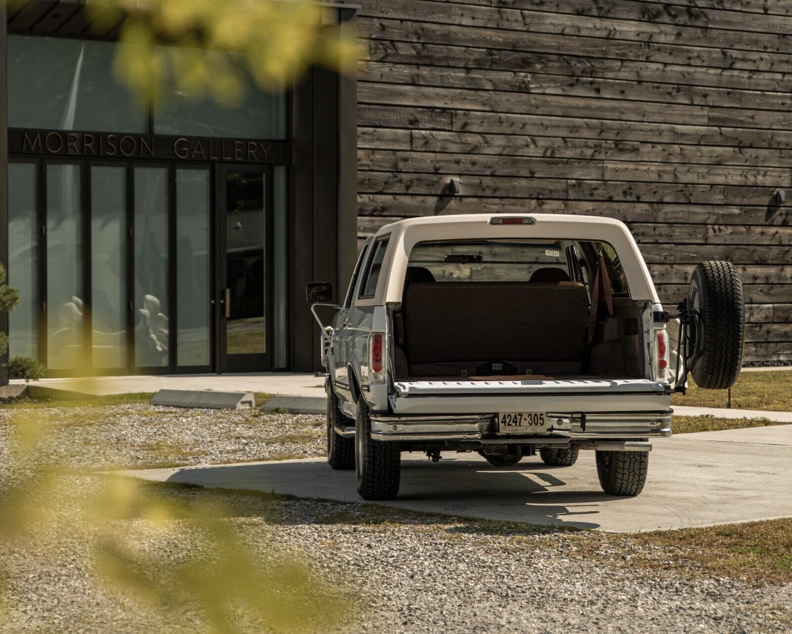 Ford-Bronco-SUV-1992-White-Tan-144036-36