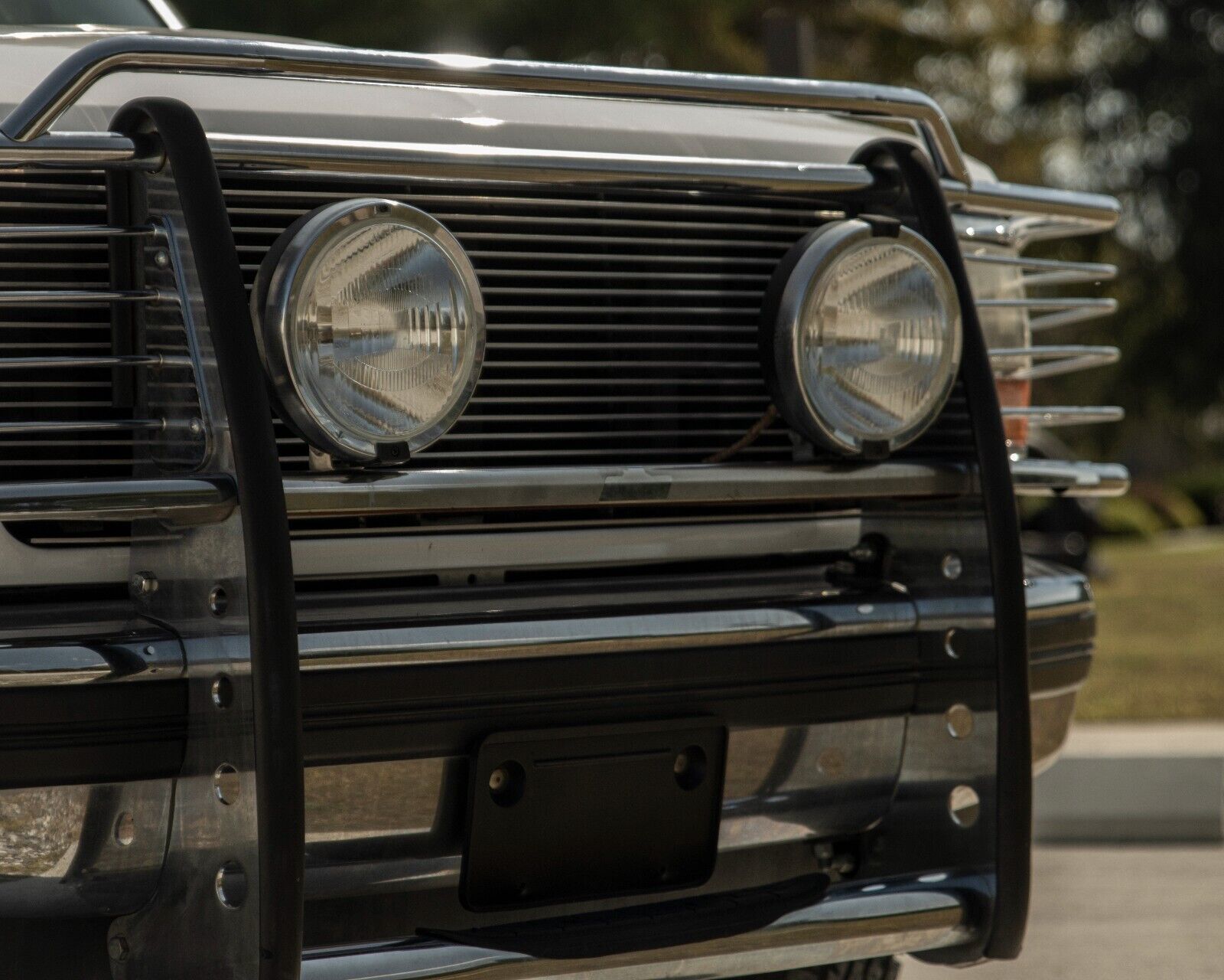 Ford-Bronco-SUV-1992-White-Tan-144036-4