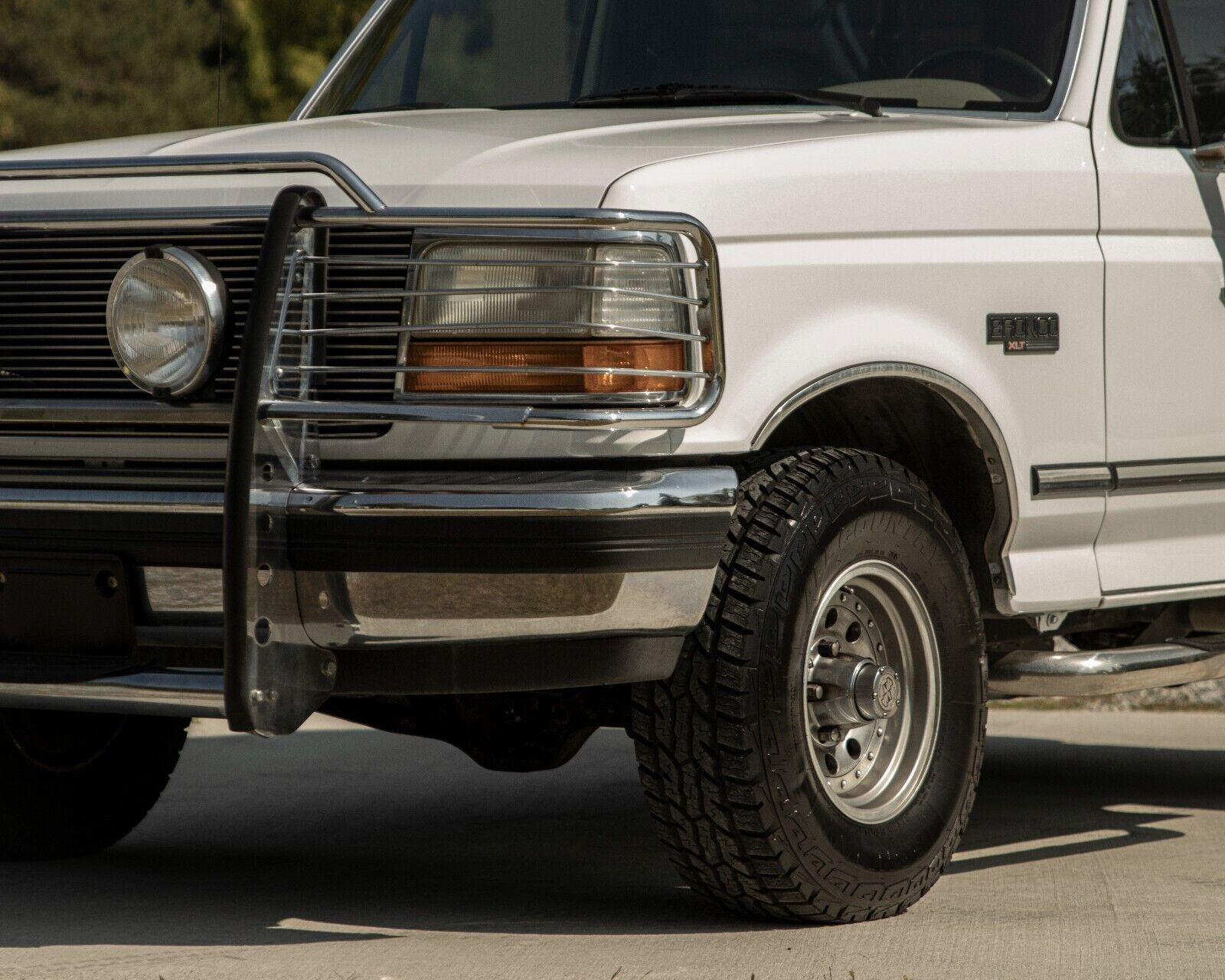 Ford-Bronco-SUV-1992-White-Tan-144036-9