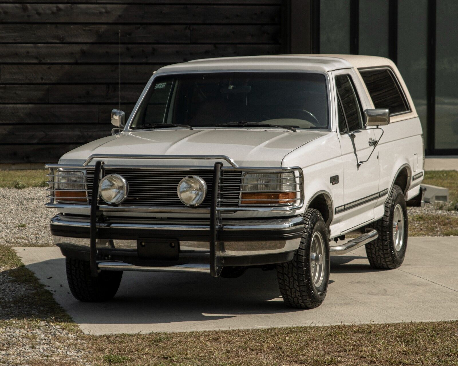 Ford Bronco SUV 1992