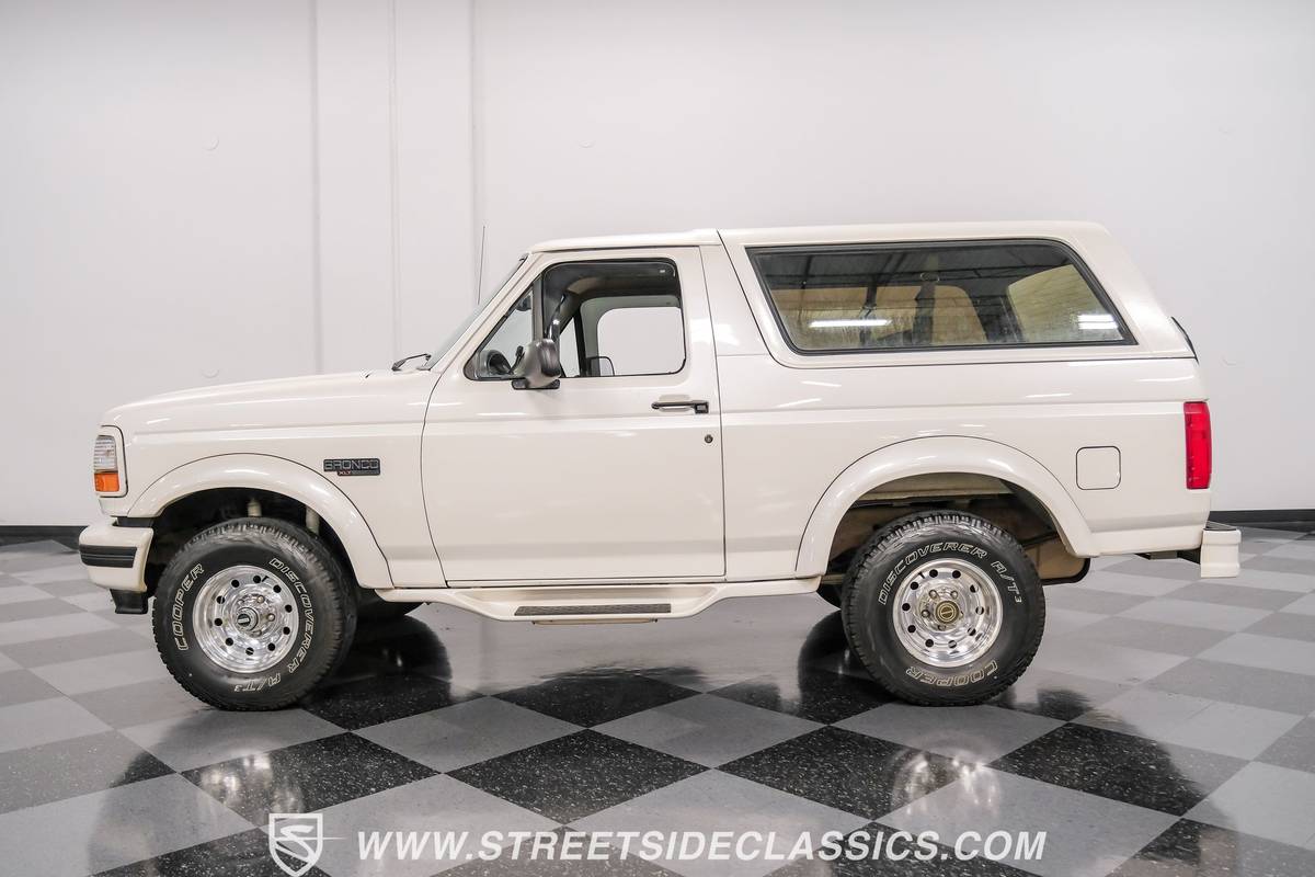 Ford-Bronco-xl-1995-white-383288