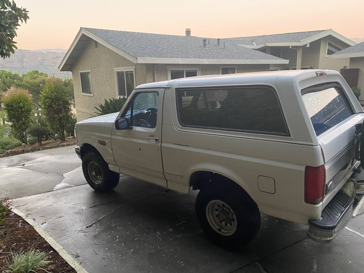 Ford-Bronco-xlt-1993-white-252184-4