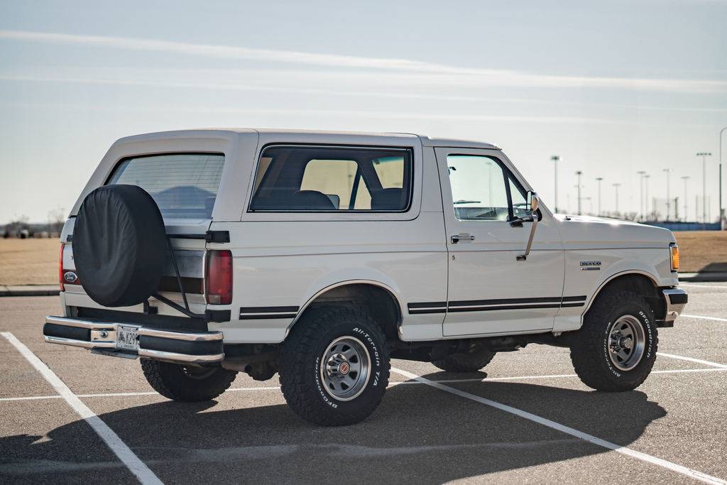 Ford-Bronco-xlt-5.8l-4x4-1991-white-258621-4