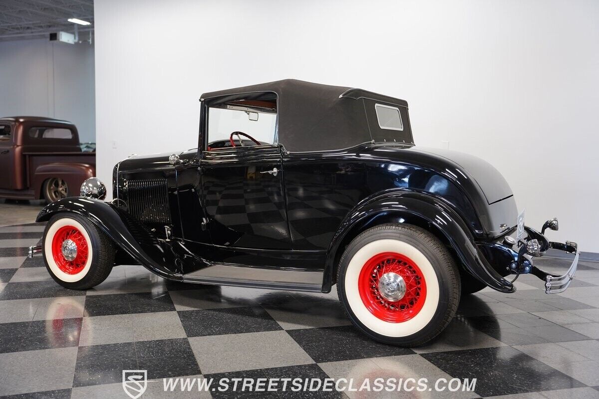 Ford-Cabriolet-Cabriolet-1932-Black-Red-0-8