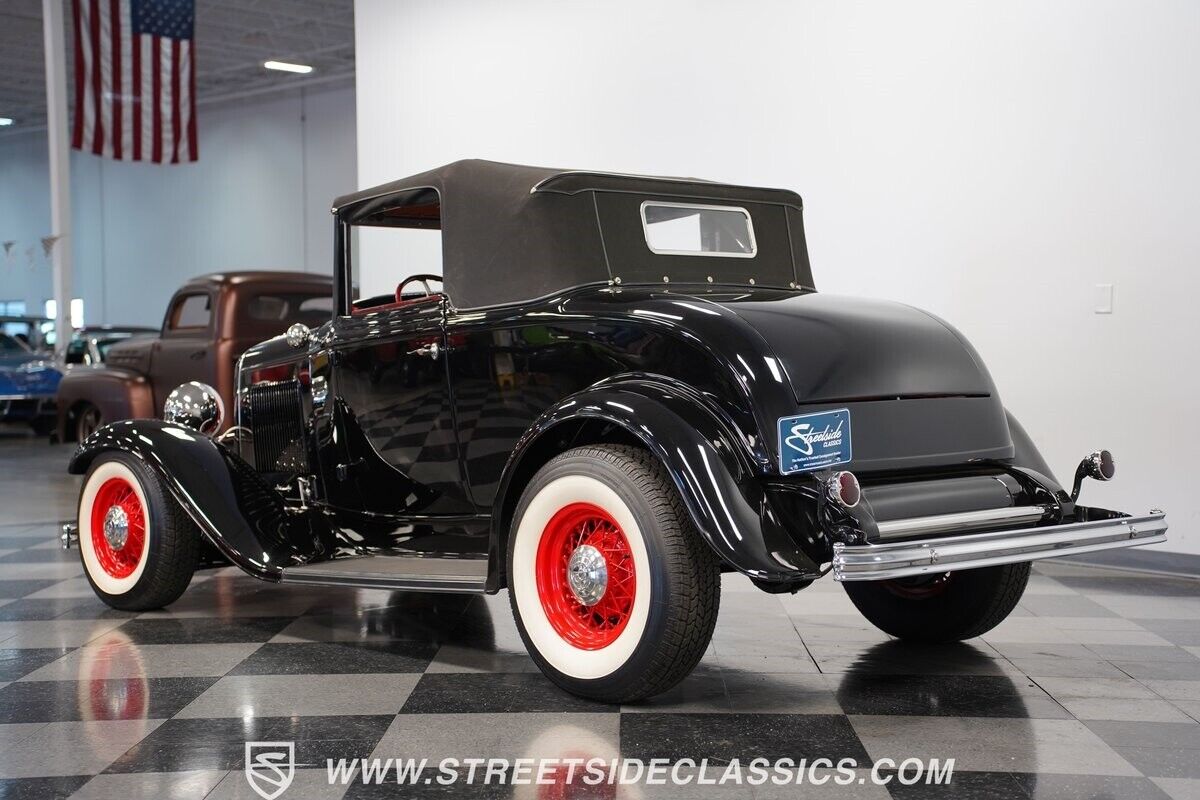 Ford-Cabriolet-Cabriolet-1932-Black-Red-0-9