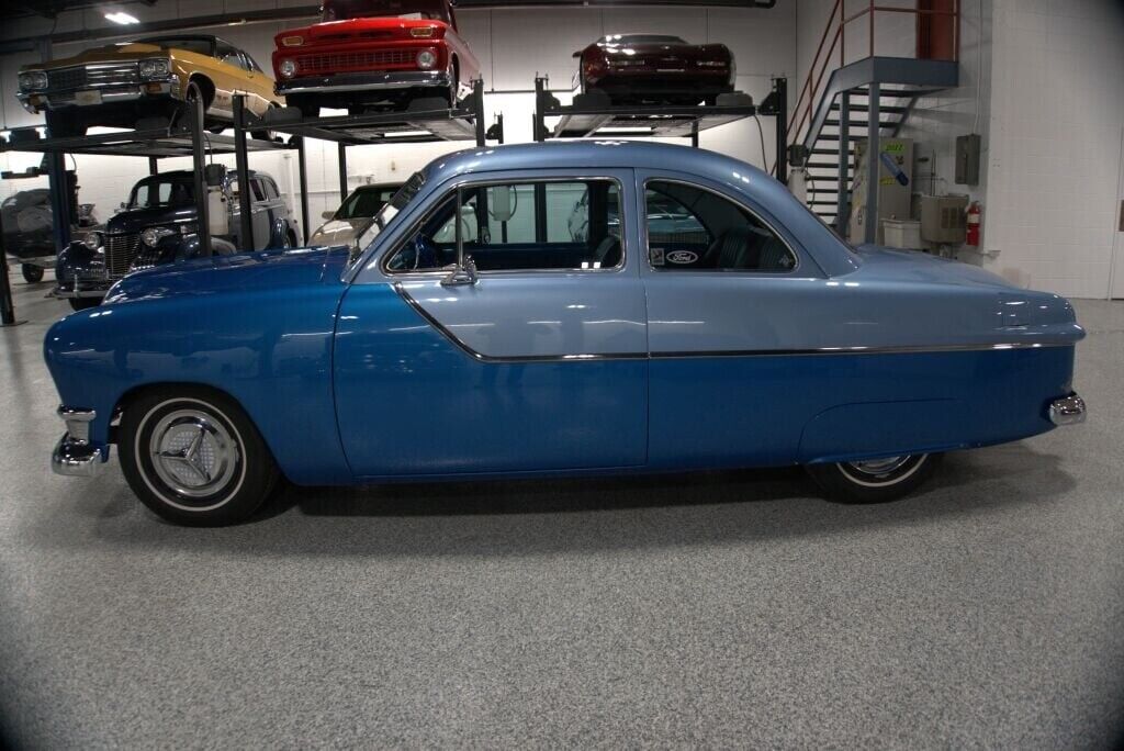 Ford-Club-Coupe-Coupe-1951-Blue-79510-2